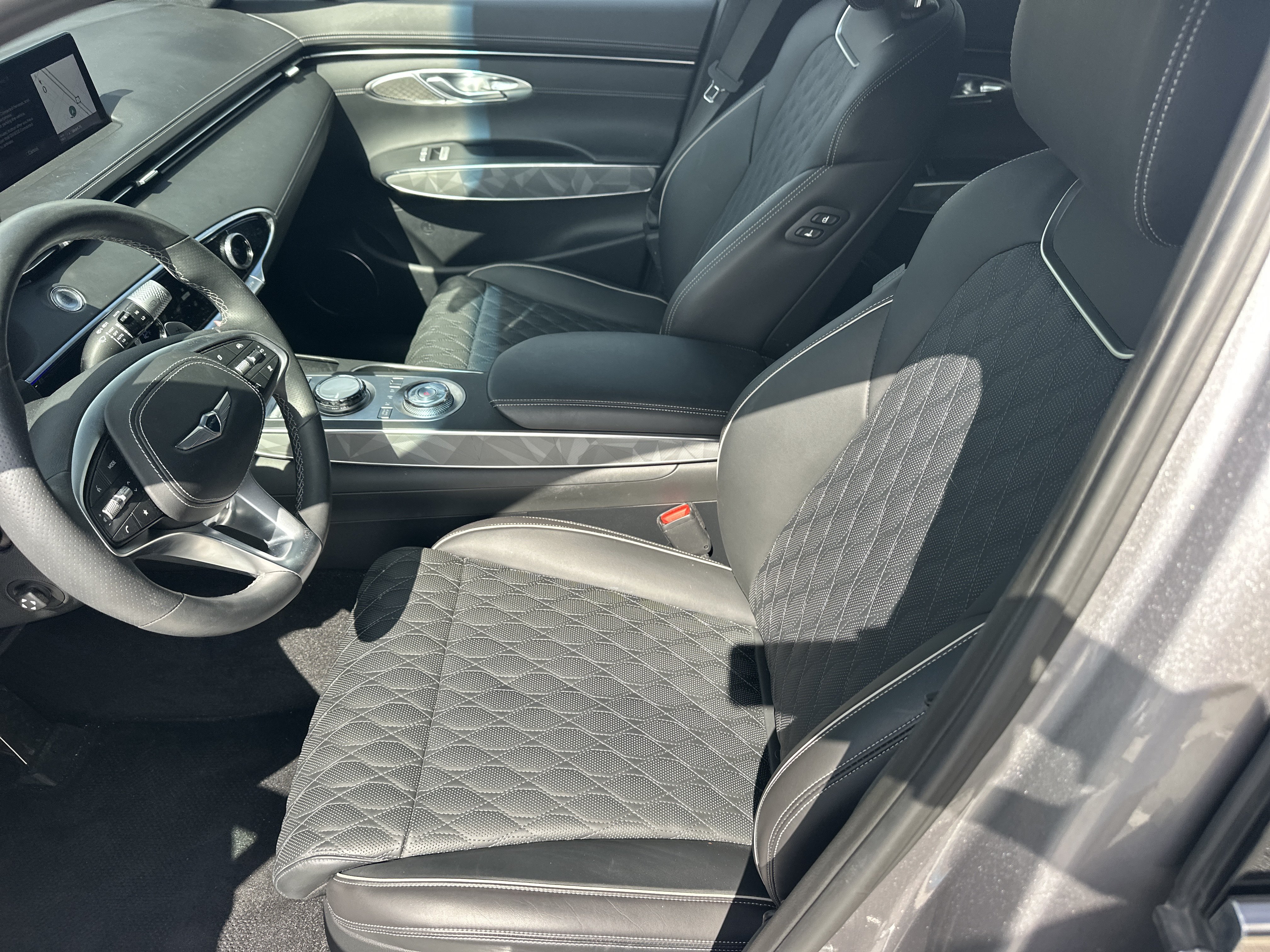 Certified 2024 Genesis GV70 3.5T Sport w/ Sport Advanced Package AWD/4WD image 18