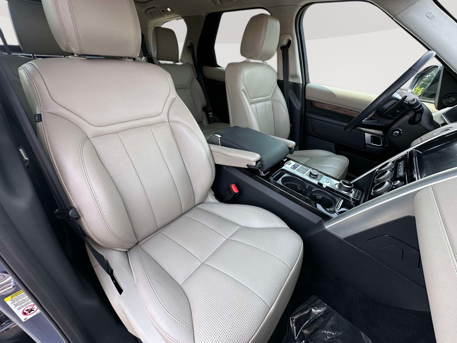 Used 2020 Land Rover Discovery HSE AWD/4WD image 28