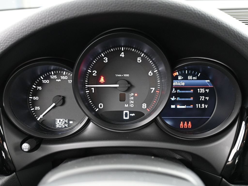 Certified 2025 Porsche Macan AWD/4WD image 18