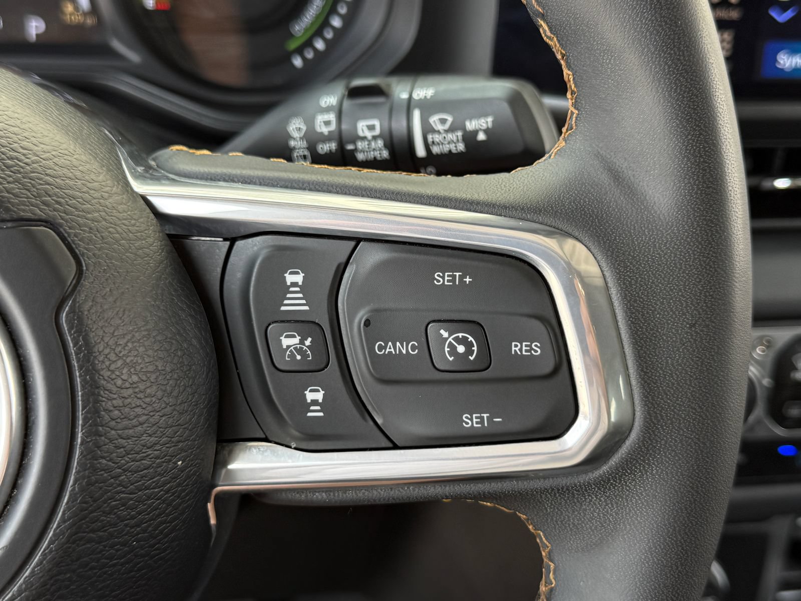Used 2024 Jeep Wrangler Unlimited Sahara AWD/4WD image 33