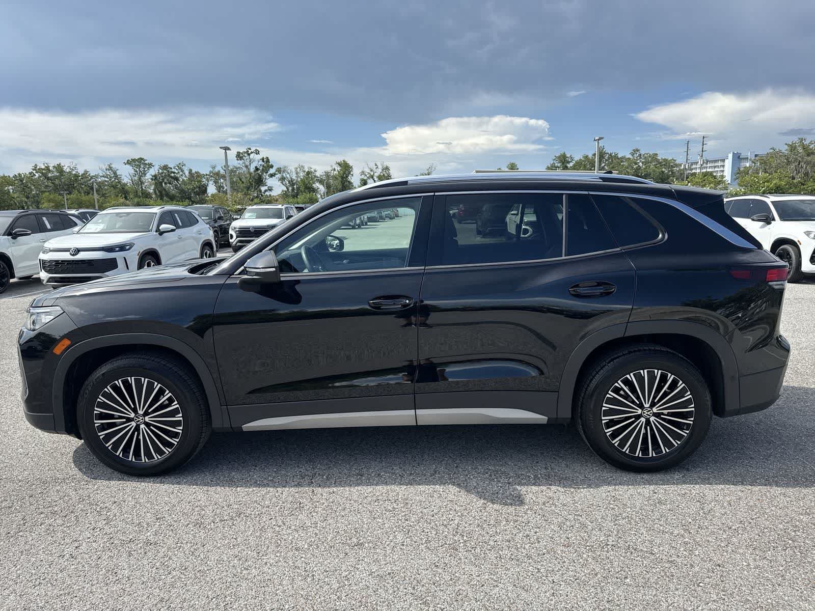 Certified 2025 Volkswagen Tiguan S w/ 18" Wheel Package FWD image 3