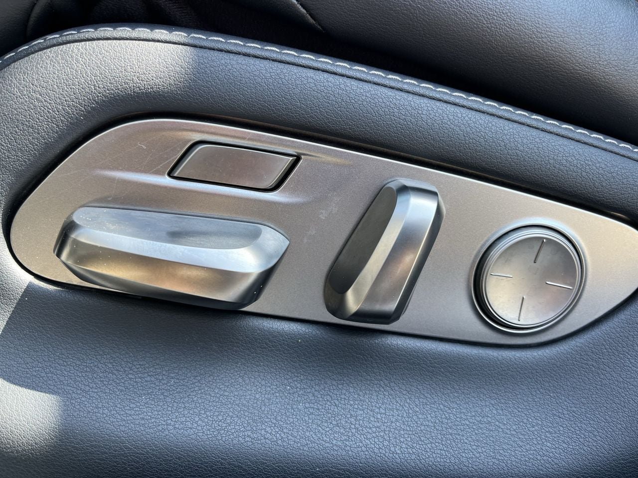 Used 2021 Lexus LS 500 w/ Accessory Package (Z2) RWD image 24