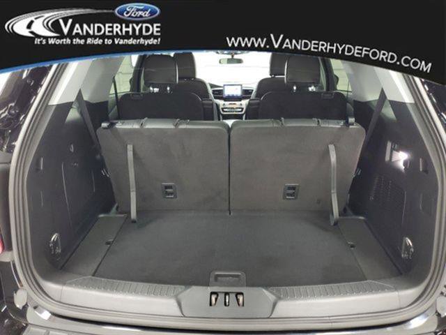 Used 2023 Ford Explorer XLT w/ Equipment Group 202A image 8