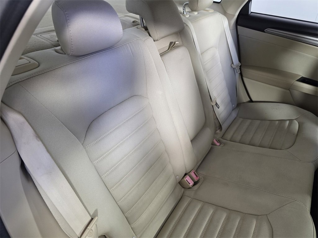 Used 2015 Ford Fusion SE image 29