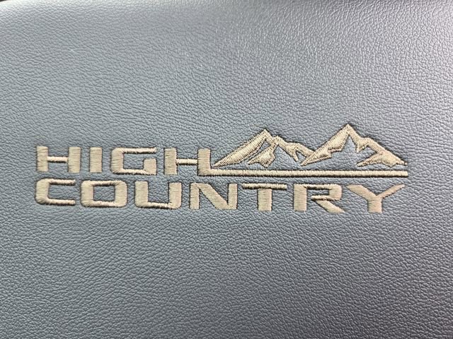 Used 2024 Chevrolet Suburban High Country RWD image 23