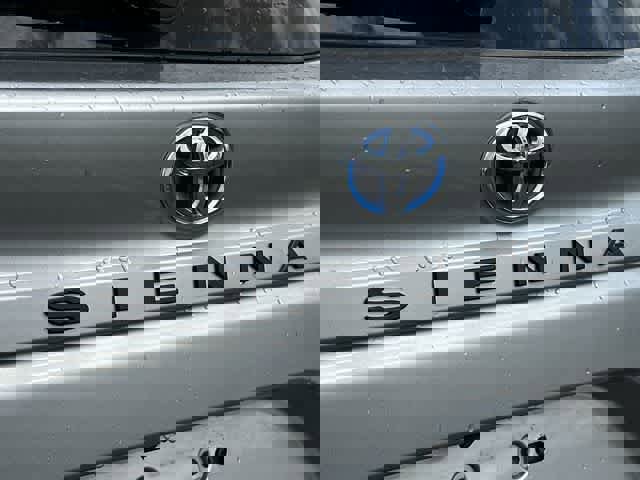 Used 2023 Toyota Sienna XLE image 29