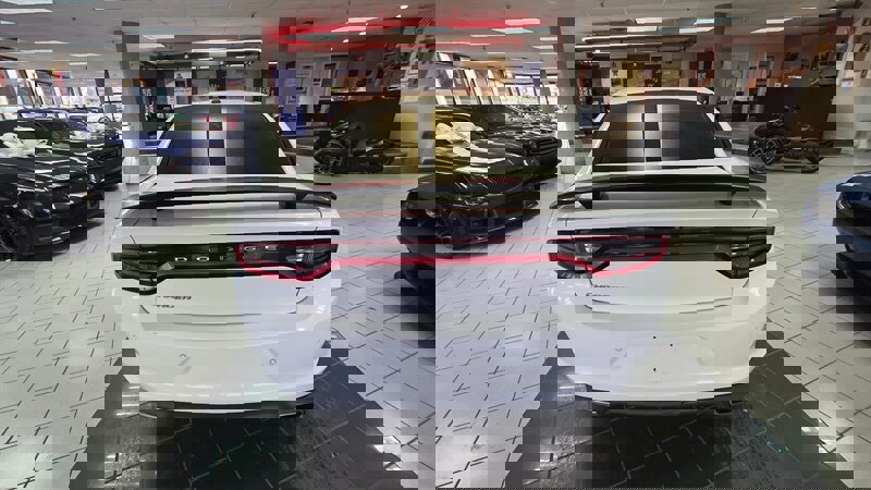 Used 2016 Dodge Charger SE w/ Sport Appearance Group image 7