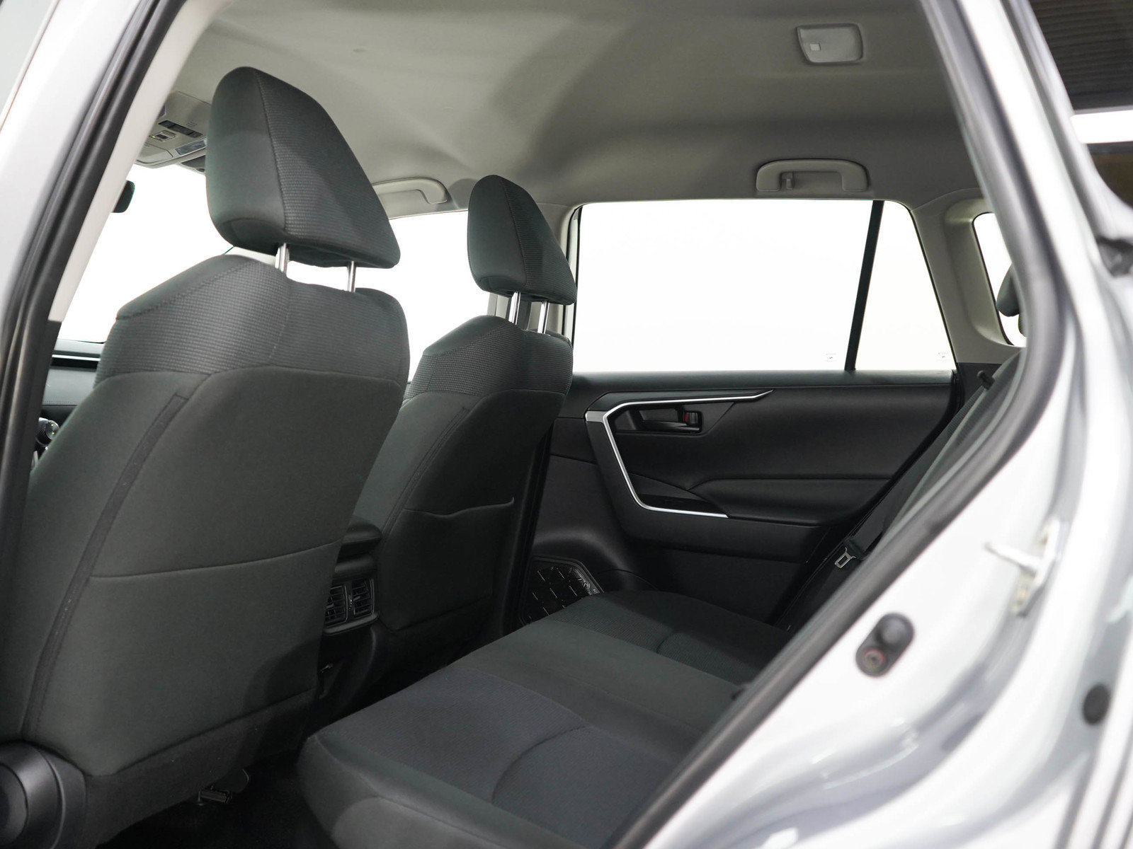 Used 2025 Toyota RAV4 LE AWD/4WD image 17