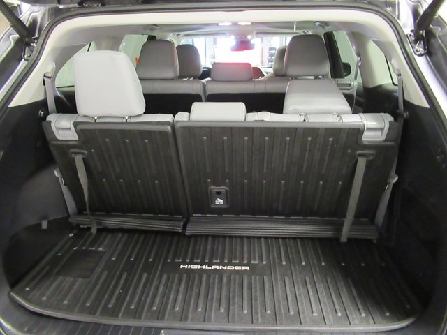 Used 2024 Toyota Highlander XLE image 13