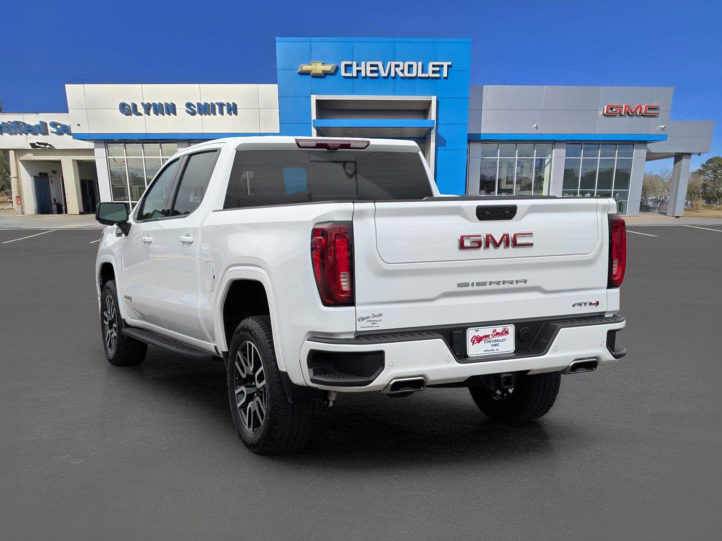 Used 2024 GMC Sierra 1500 AT4 w/ Technology Package image 12