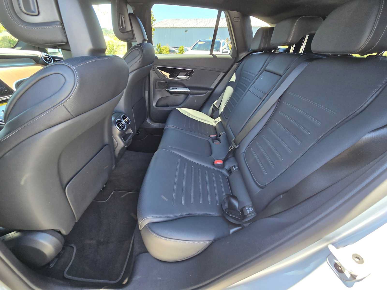 Used 2025 Mercedes-Benz GLC 350e 4MATIC image 17