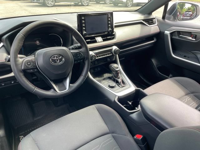 Used 2022 Toyota RAV4 SE w/ Weather & Moonroof Package AWD/4WD image 16
