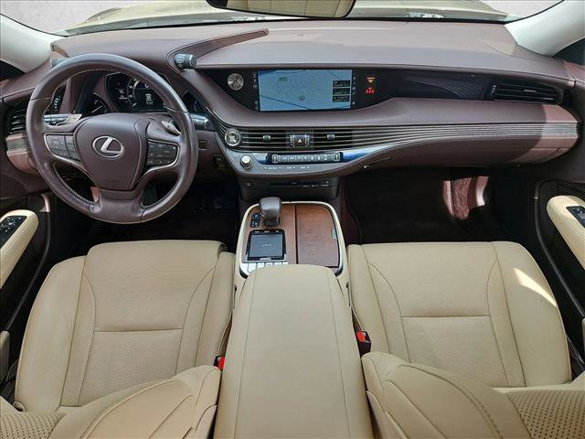 Used 2018 Lexus LS 500 w/ Accessory Package (Z2) image 19