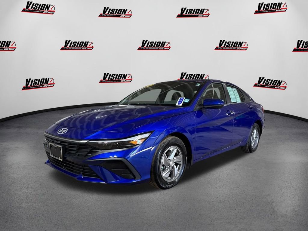 Certified 2024 Hyundai Elantra SE image 1