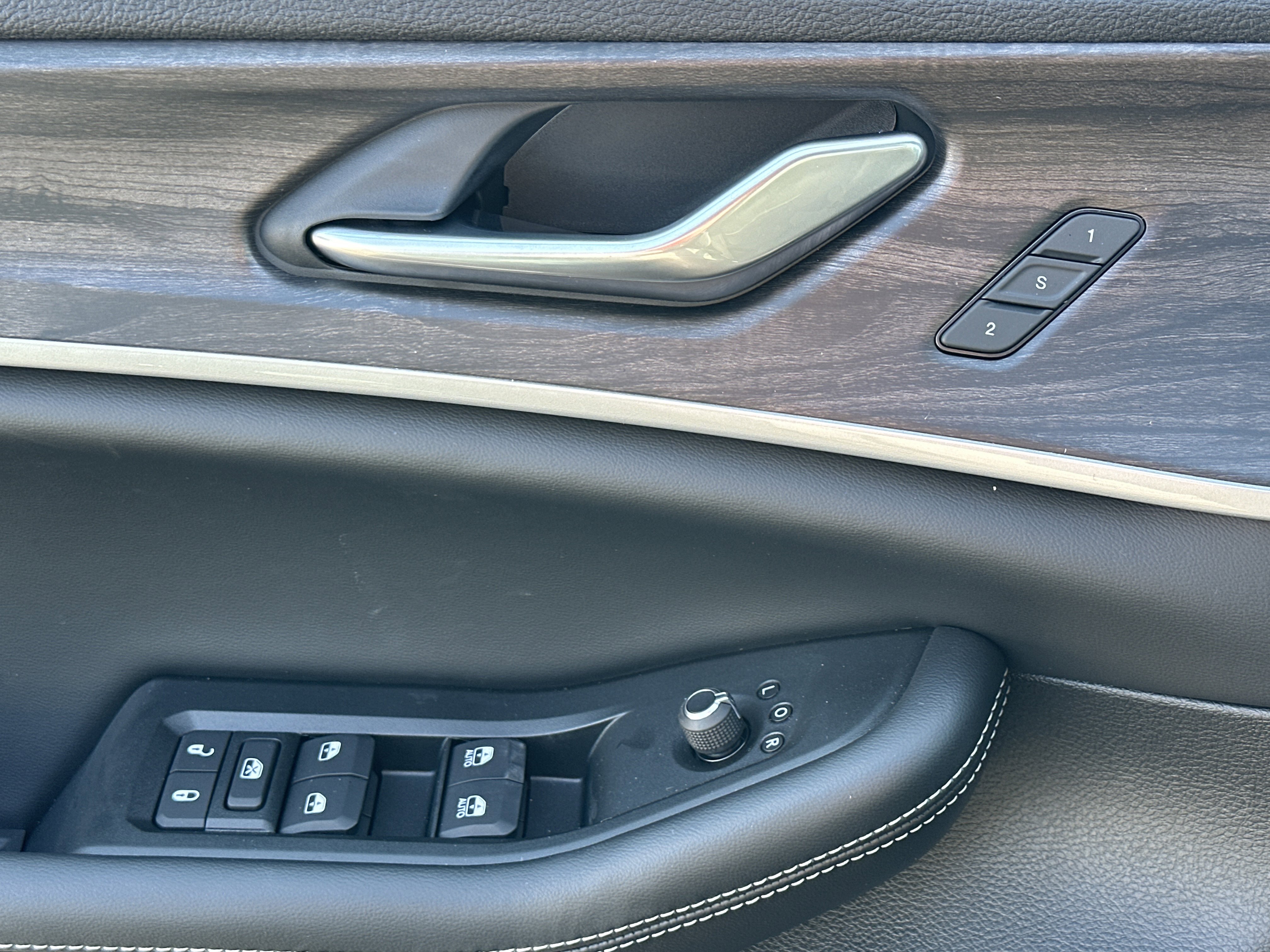 New 2026 Jeep Grand Cherokee L Limited w/ Limited Altitude Package image 13