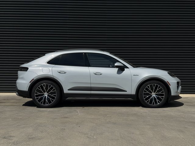 Certified 2025 Porsche Macan 4 Electric image 8