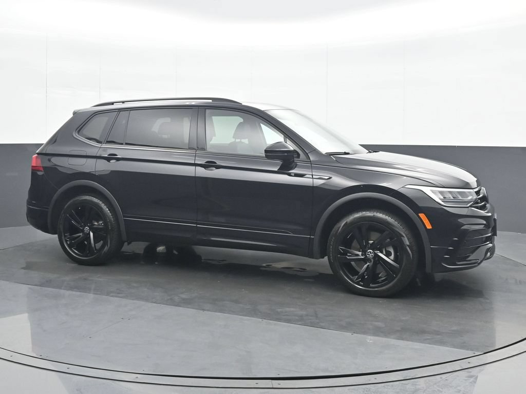 Used 2024 Volkswagen Tiguan SE R-Line AWD/4WD image 8