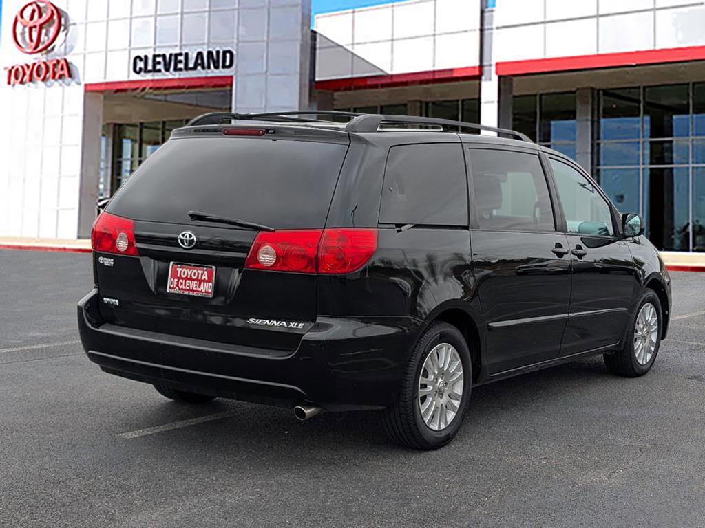 Used 2010 Toyota Sienna XLE image 5