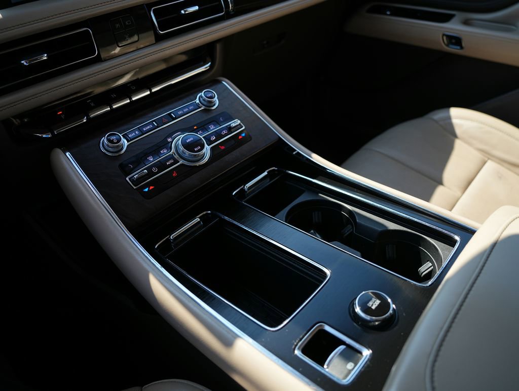 Used 2020 Lincoln Aviator Reserve image 13