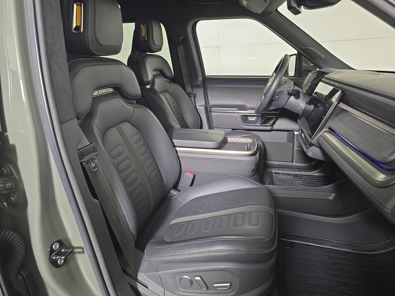 Used 2022 Rivian R1S Launch Edition image 24