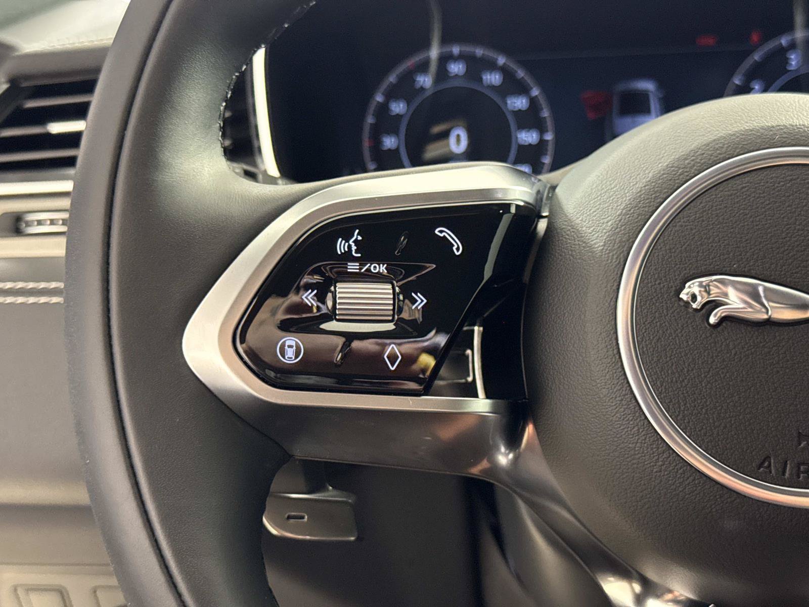 Certified 2026 Jaguar F-PACE R-Dynamic S AWD/4WD image 32