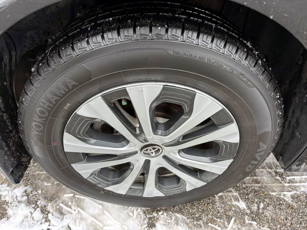 Used 2020 Toyota Corolla LE image 10