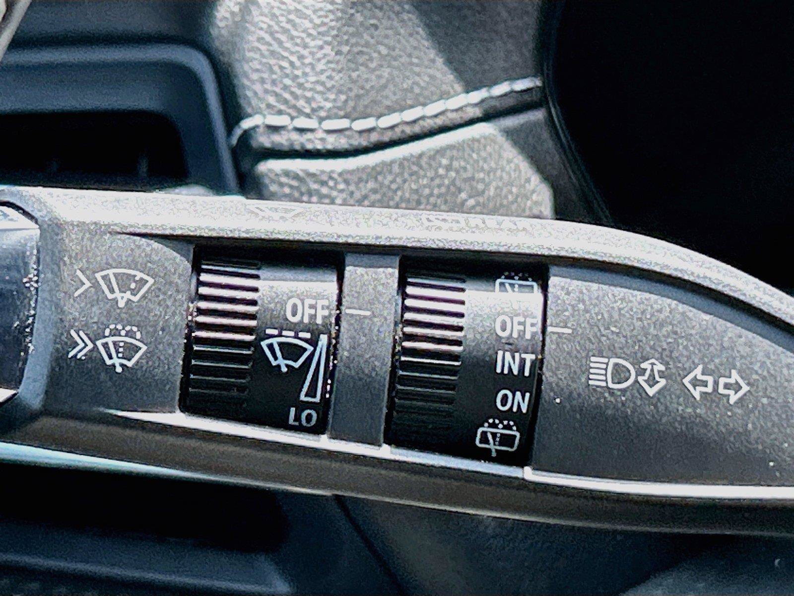 Used 2025 Chevrolet Traverse LT FWD image 36