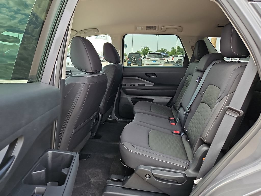 Used 2026 Nissan Pathfinder SV FWD image 12