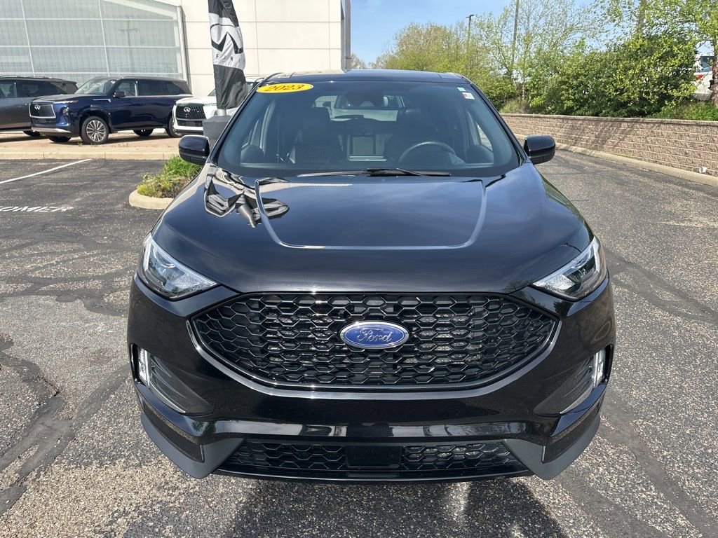 Used 2023 Ford Edge ST-Line w/ Class II Trailer Tow Package AWD/4WD image 18