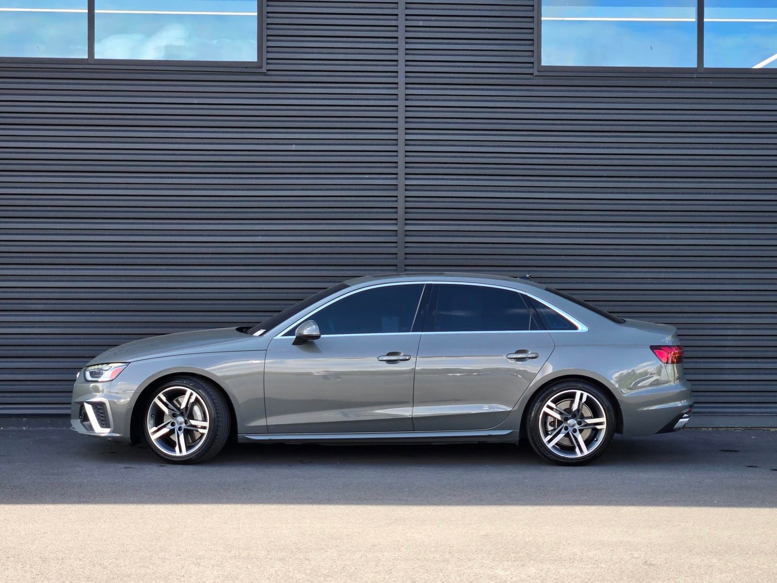 Used 2024 Audi A4 2.0T Premium AWD/4WD image 3