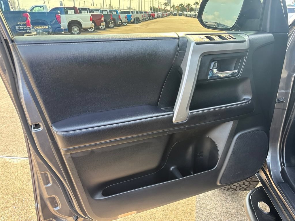 Used 2022 Toyota 4Runner SR5 Premium AWD/4WD image 39