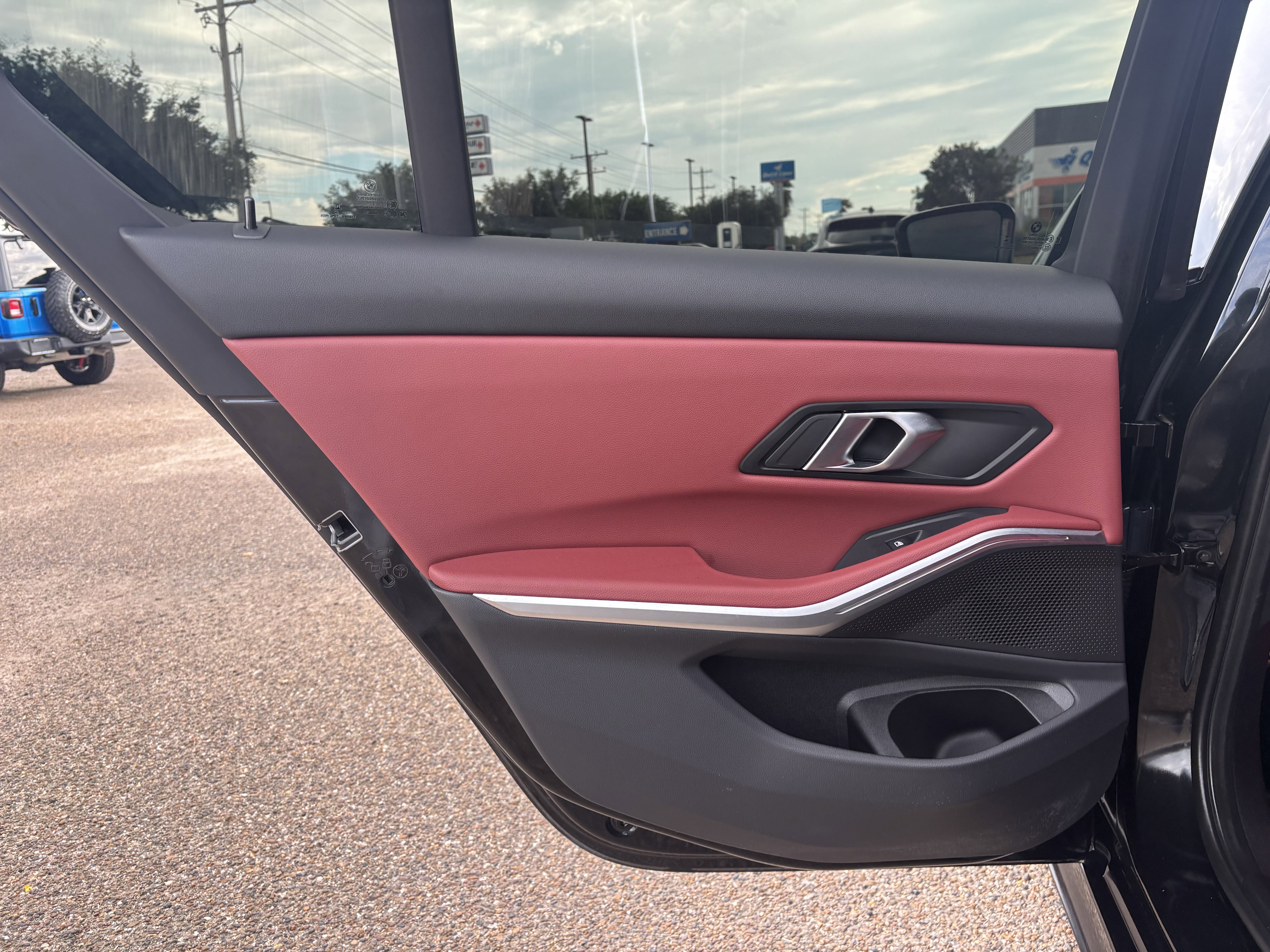 Used 2024 BMW 330i Sedan w/ M Sport Package image 19