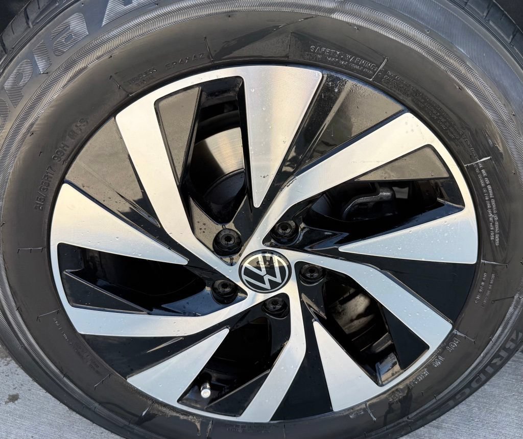 Certified 2025 Volkswagen Tiguan S FWD image 10
