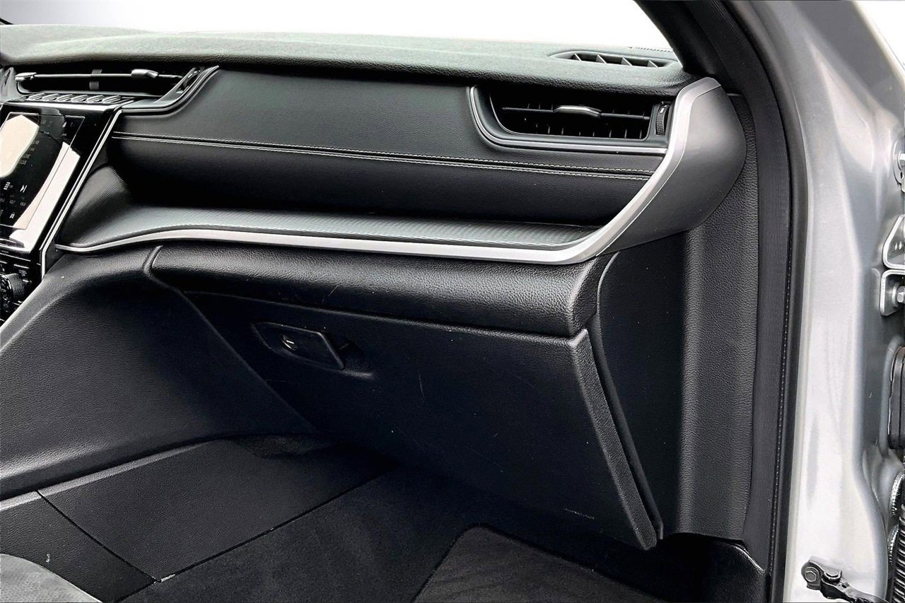 Certified 2024 Jeep Grand Cherokee L Laredo image 18