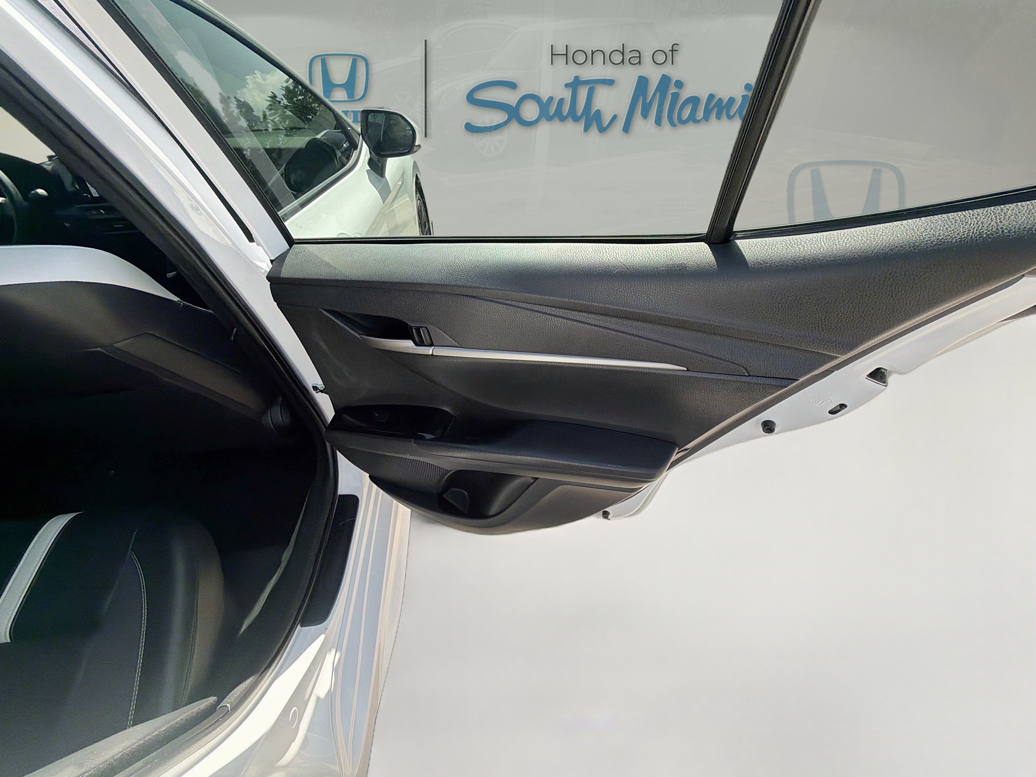 Used 2025 Toyota Camry SE FWD image 30