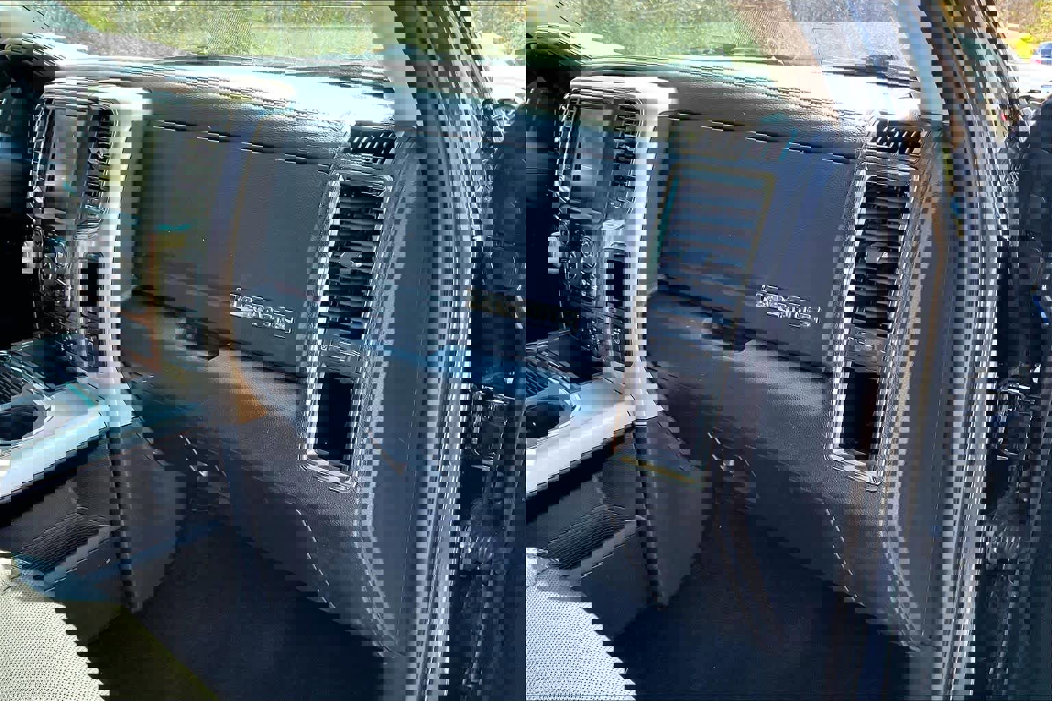 Used 2017 RAM 1500 Laramie w/ Convenience Group image 18