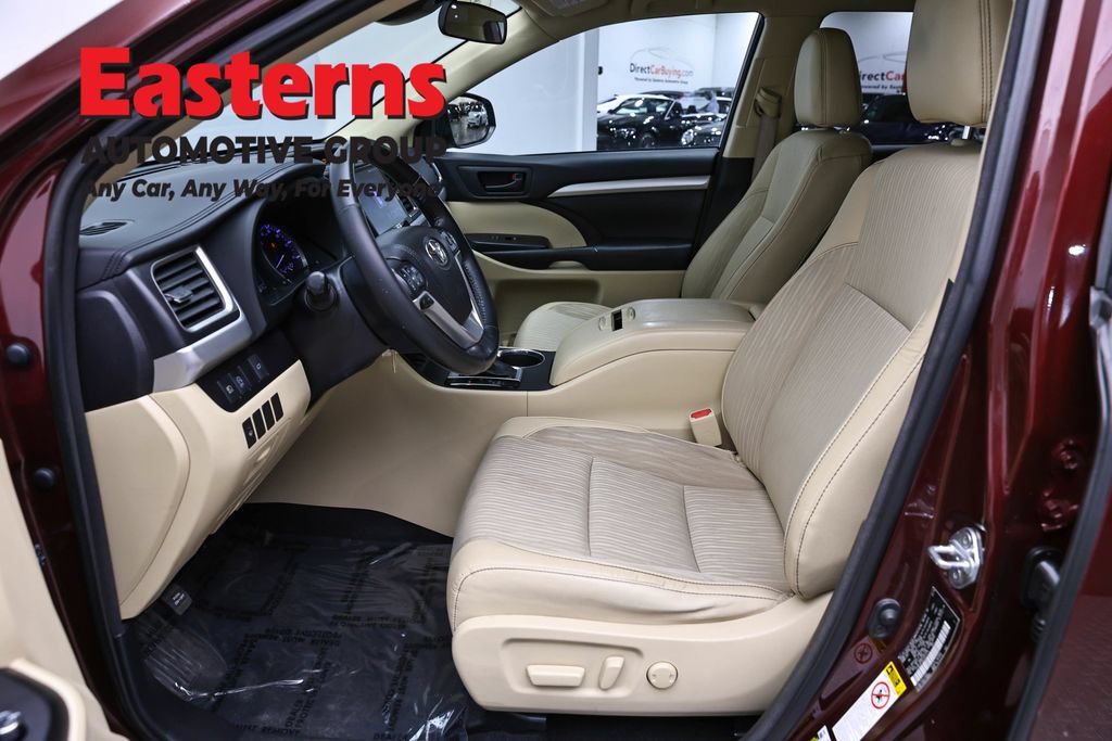 Used 2018 Toyota Highlander Plus AWD/4WD image 13