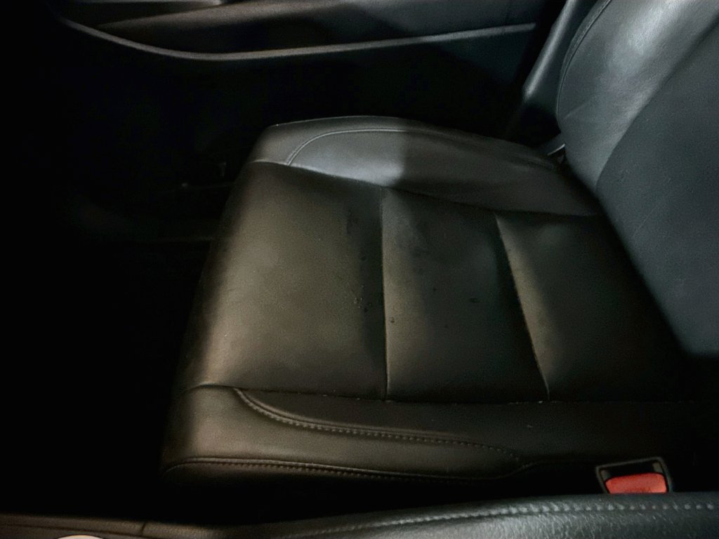 Used 2019 Toyota Highlander XLE FWD image 18