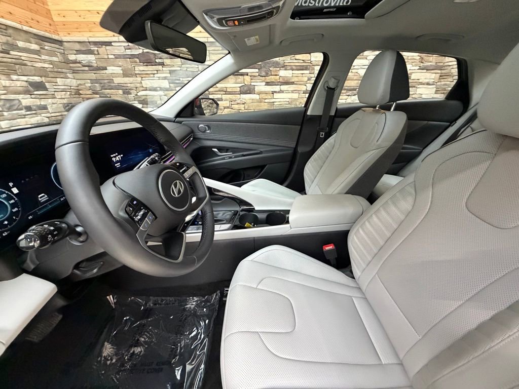 Certified 2025 Hyundai Elantra Limited w/ Cargo Package image 11