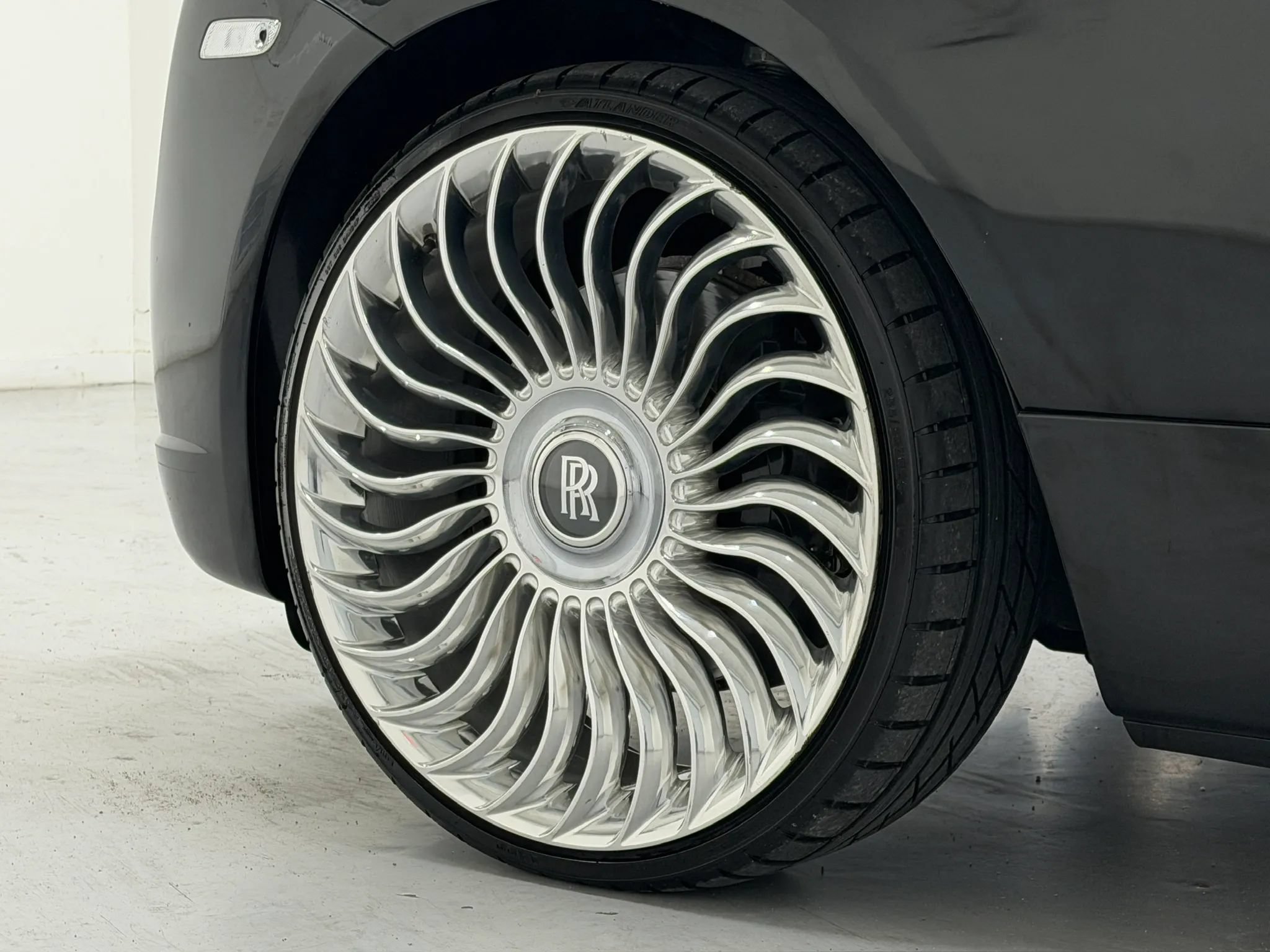 Used 2017 Rolls-Royce Dawn RWD image 92