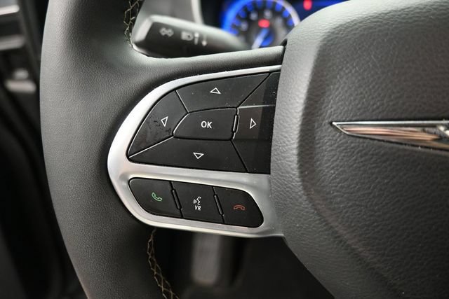 Used 2025 Chrysler Pacifica Select FWD image 20
