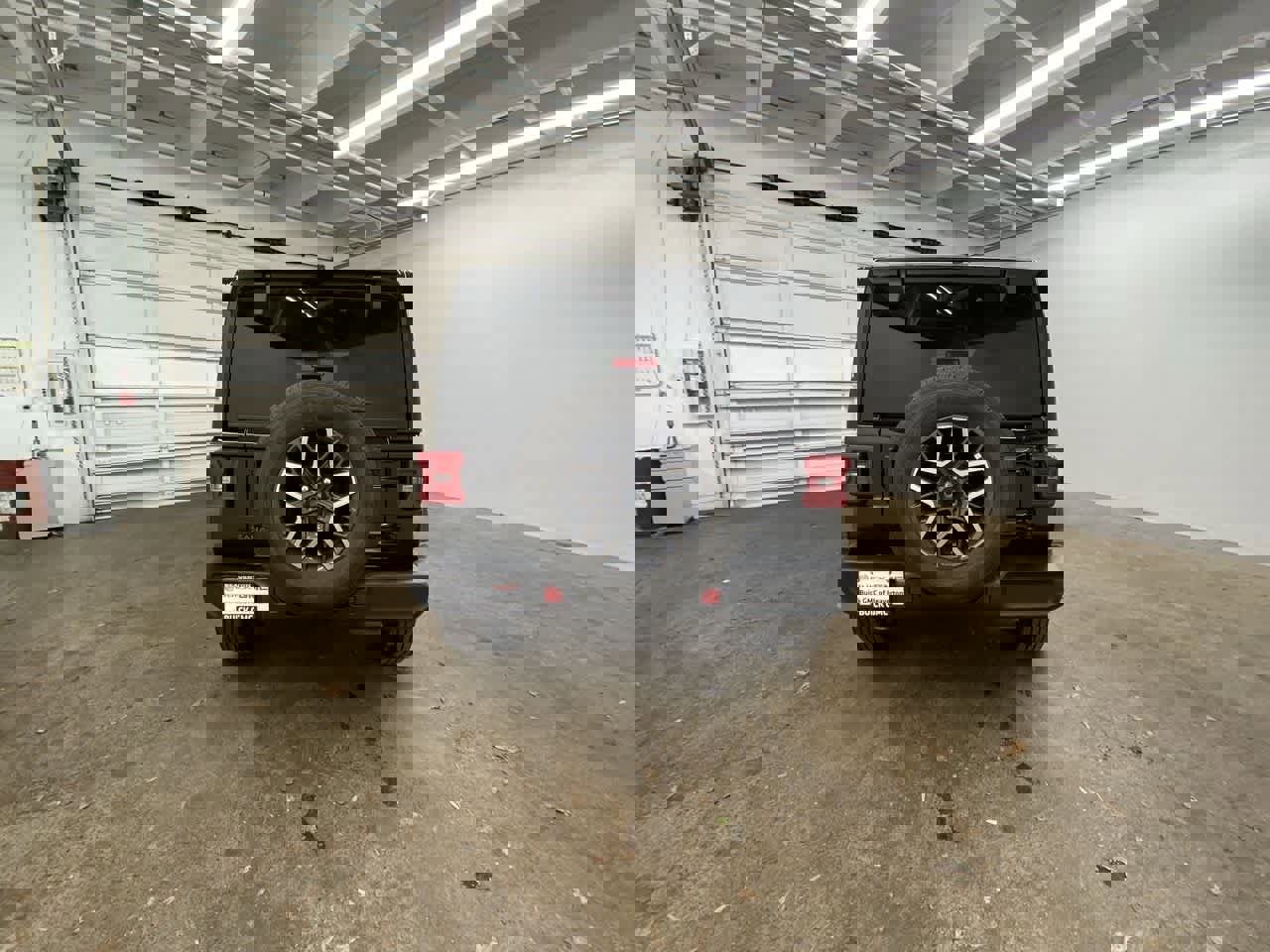 Used 2025 Jeep Wrangler Sahara image 5