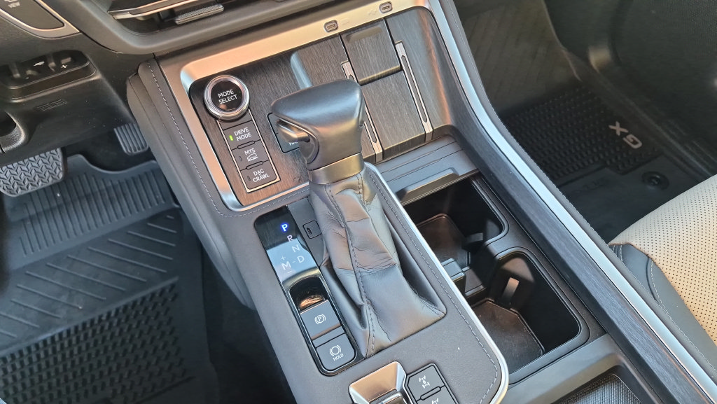 Used 2024 Lexus GX 550 AWD/4WD image 19