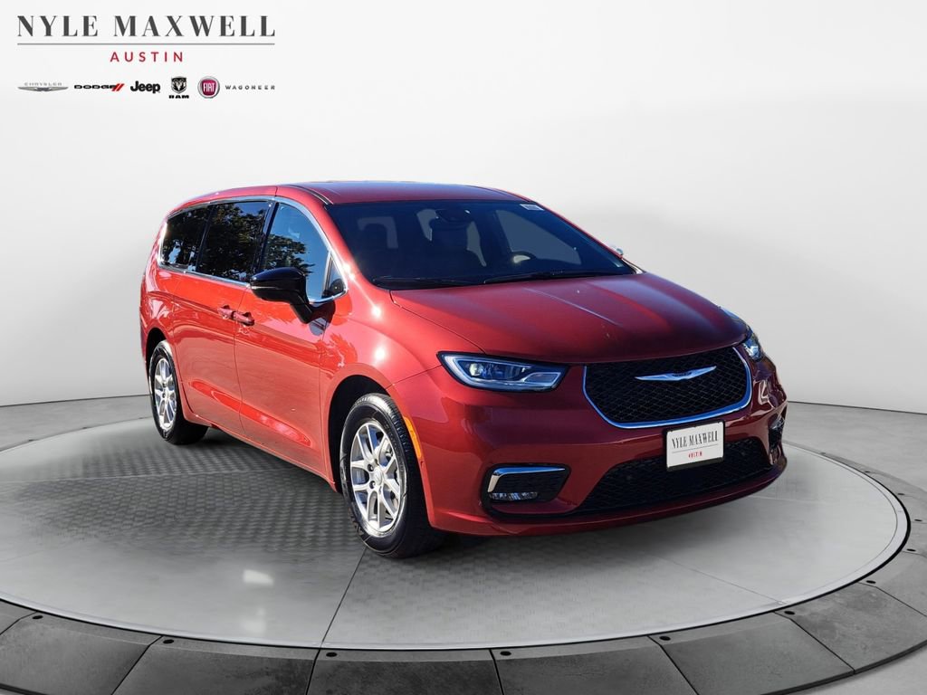 New 2026 Chrysler Pacifica Select FWD image 2