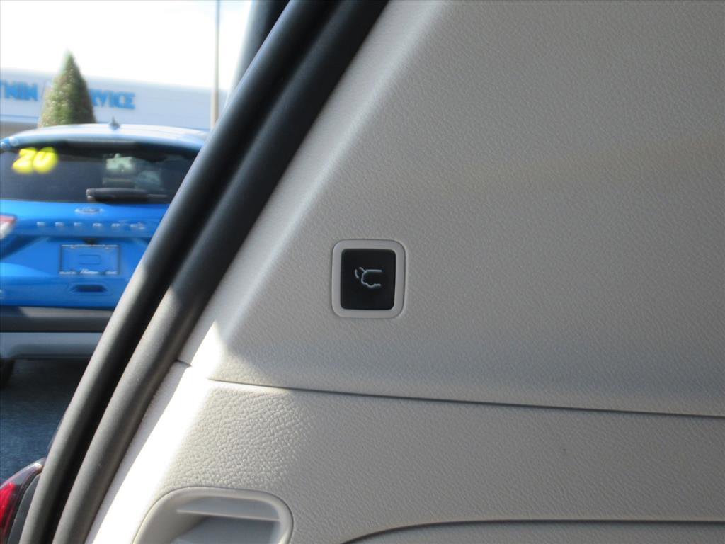 Used 2024 Chrysler Pacifica Limited image 34