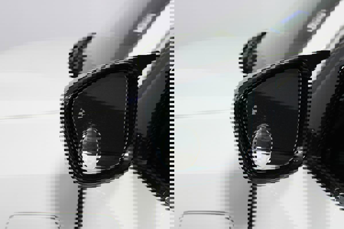 Used 2021 BMW 330e w/ M Sport Package image 28