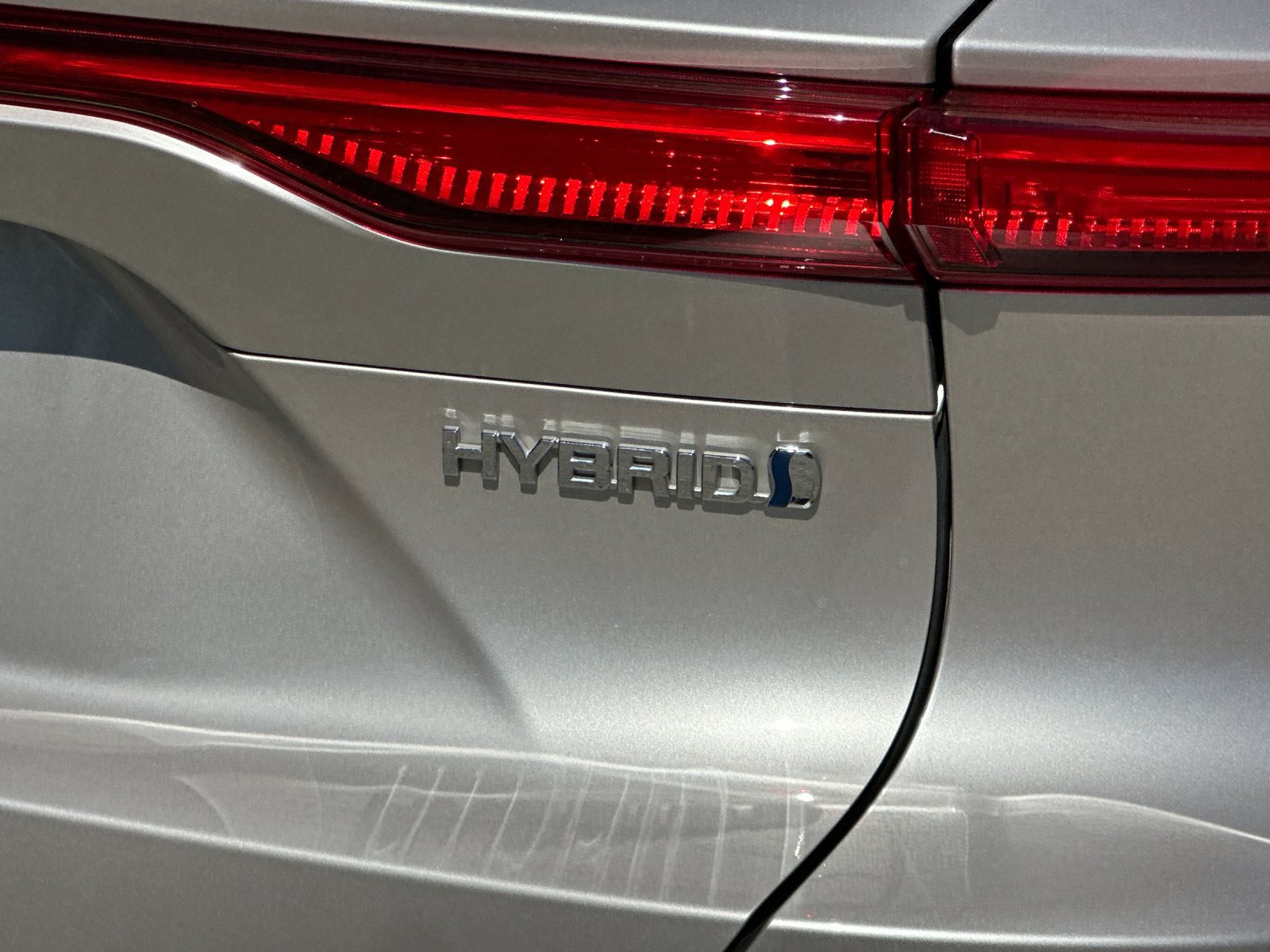 Used 2021 Toyota Venza LE AWD/4WD image 26