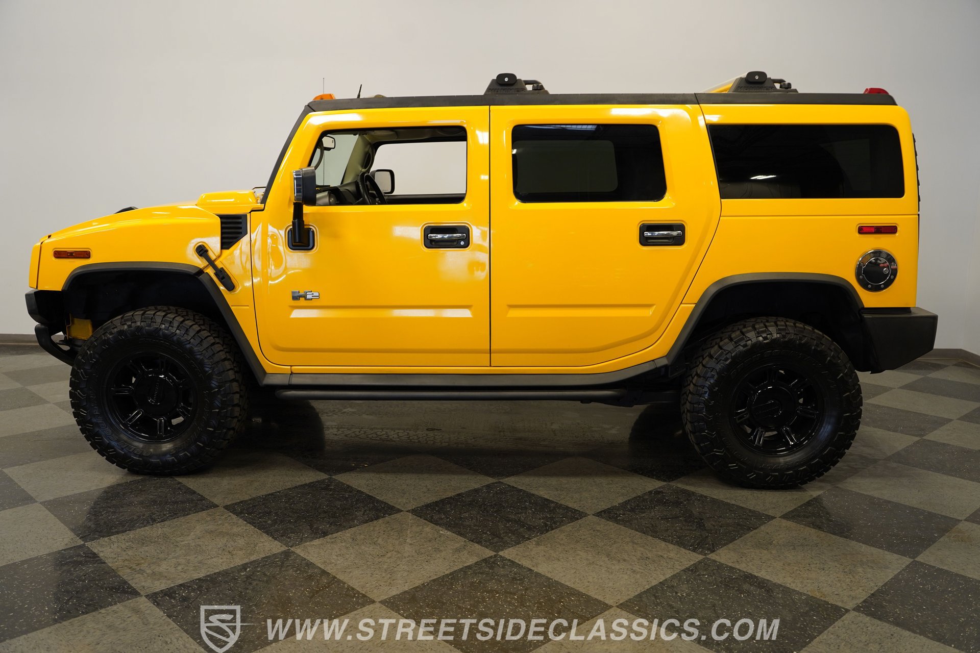 Used 2004 HUMMER H2 w/ Preferred Equipment Group AWD/4WD image 2