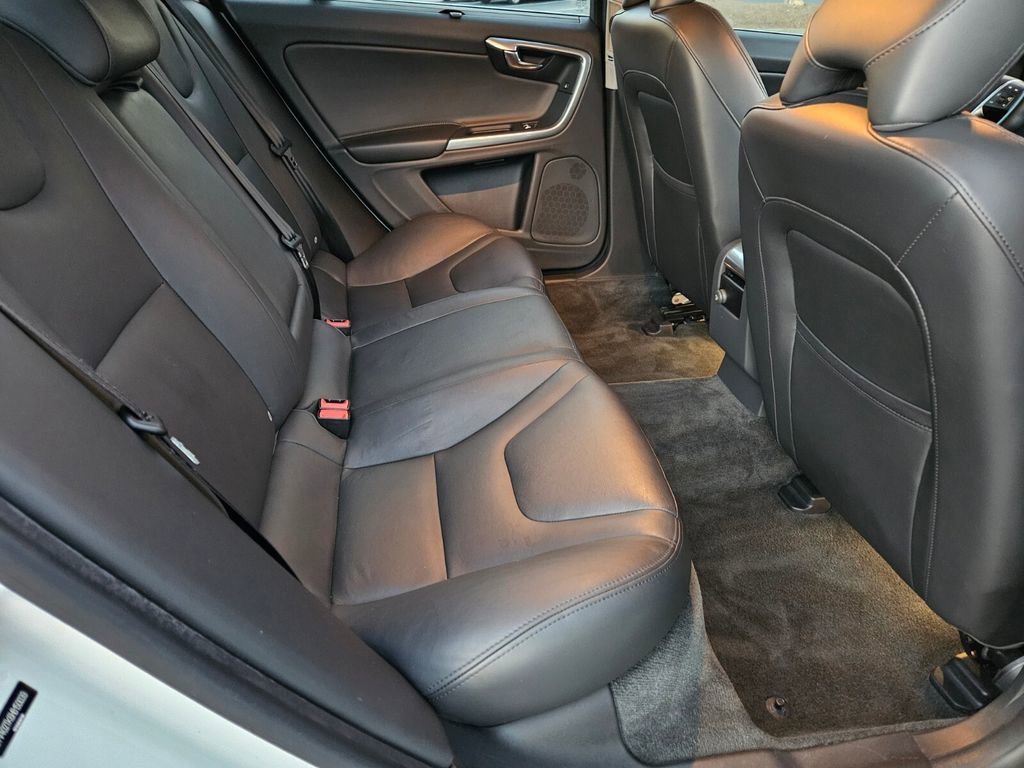 Used 2017 Volvo S60 T5 Inscription image 17