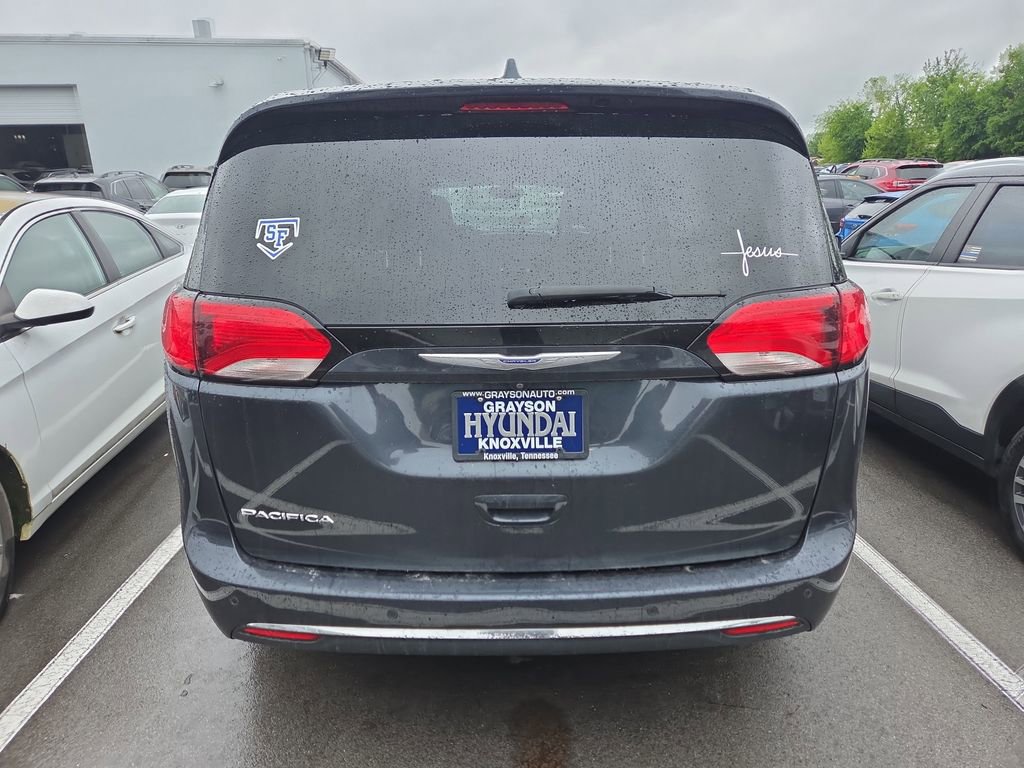 Used 2019 Chrysler Pacifica Touring Plus w/ Cold Weather Group FWD image 5